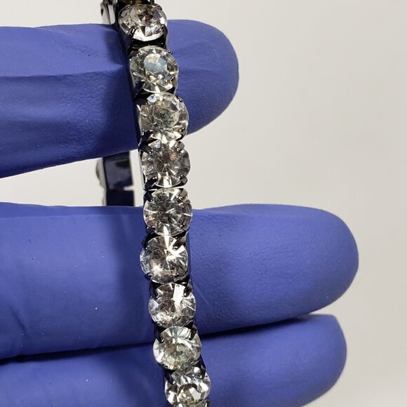 Shiny Round Crystal Stretchy Bracelet NWOT A6 - Picture 3 of 6